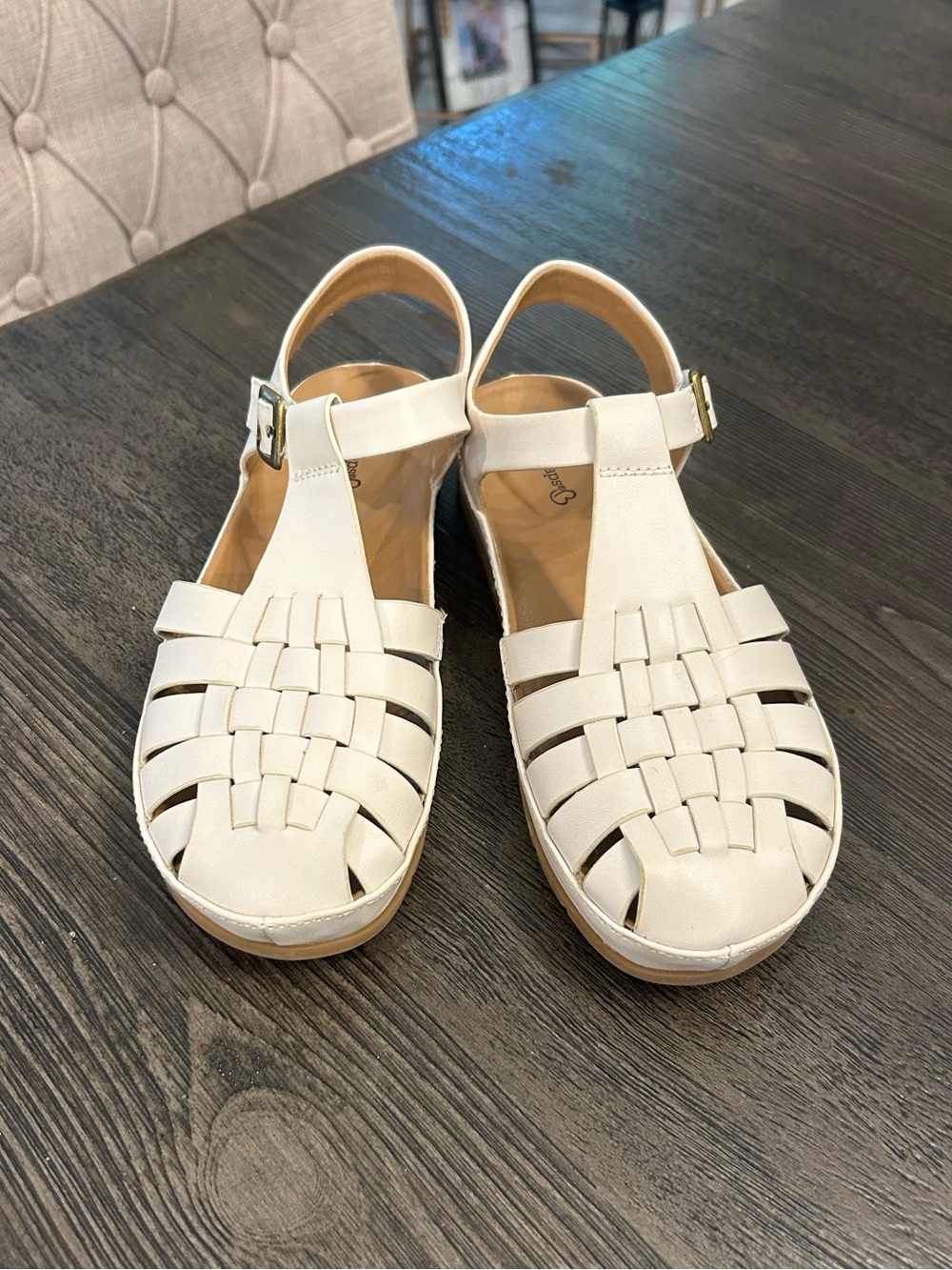 Baretraps Cream Welsy Fisherman Sandals, with a woven closed-toe design 8M.